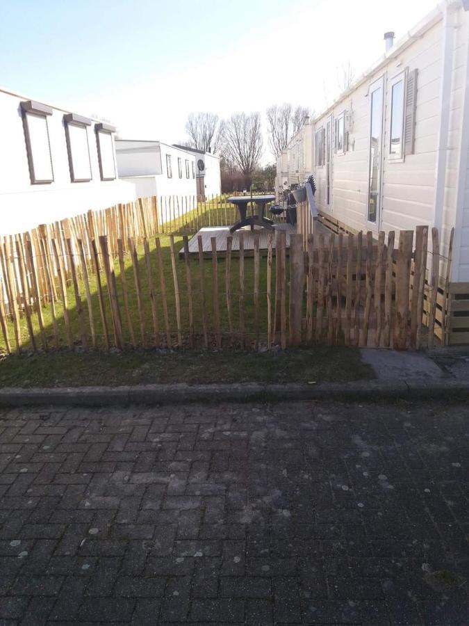 Luxe Vakantiechalet Met Omheinde Tuin Bredene 6Pers Luaran gambar